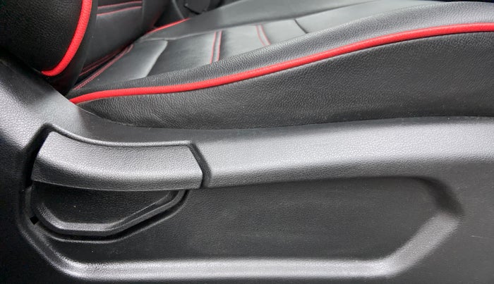 2019 Hyundai VENUE S MT 1.2 KAPPA, Petrol, Manual, 12,910 km, Driver Side Adjustment Panel