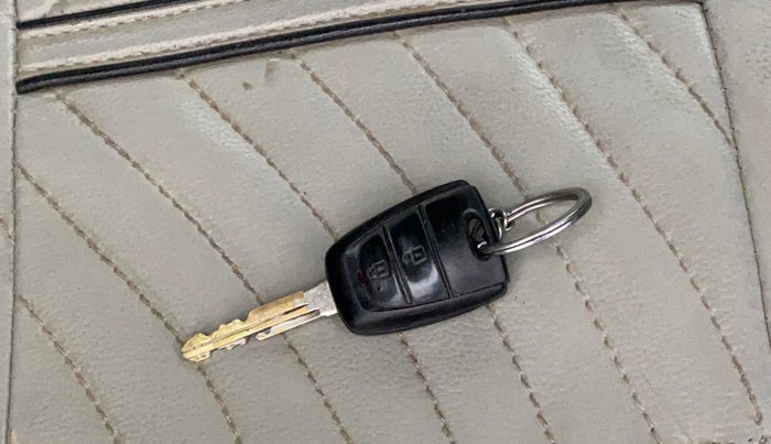 2018 Hyundai NEW SANTRO SPORTZ CNG, CNG, Manual, 69,032 km, Lock system - Remote key not functional