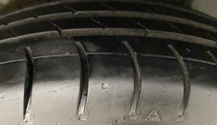 2018 Hyundai NEW SANTRO SPORTZ CNG, CNG, Manual, 69,032 km, Left Rear Tyre Tread