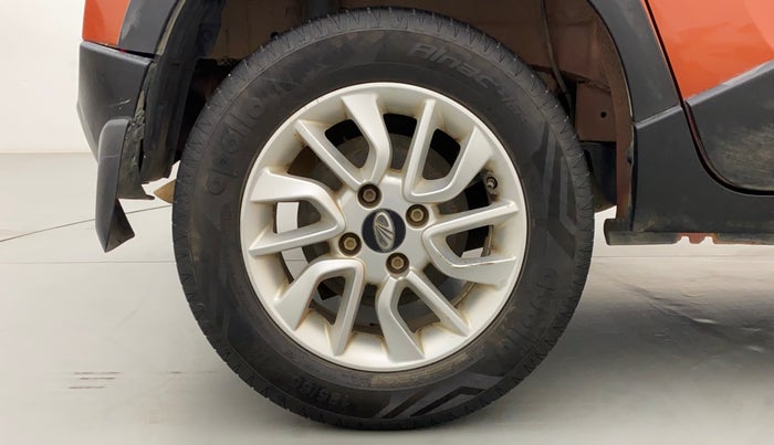 2016 Mahindra Kuv100 K8 6 STR, Petrol, Manual, 31,469 km, Right Rear Wheel