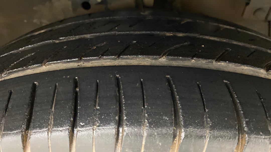 Right Front Tyre Tread