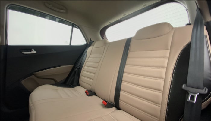 2016 Hyundai Grand i10 SPORTZ 1.2 KAPPA VTVT, Petrol, Manual, 39,987 km, Right Side Rear Door Cabin