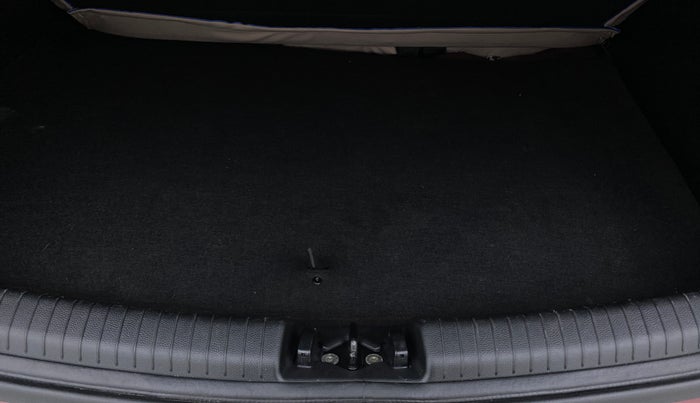 2016 Hyundai Grand i10 SPORTZ 1.2 KAPPA VTVT, Petrol, Manual, 39,987 km, Boot Inside