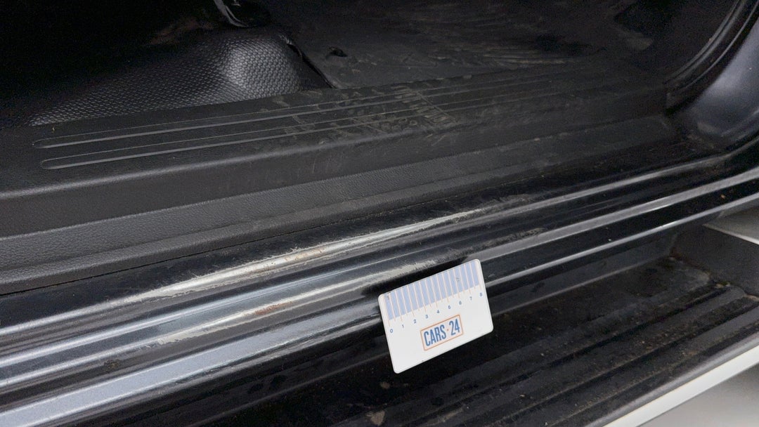 2021 Mitsubishi Triton Glx+ (4x4), Automatic, 106581 km, Door Sills Front RHS Scratch