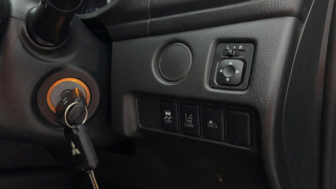 2021 Mitsubishi Triton Glx+ (4x4), Automatic, 106581 km, Utility Switches/Buttons