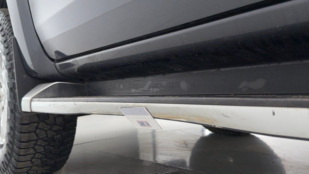 2021 Mitsubishi Triton Glx+ (4x4), Automatic, 106581 km, Door Sills Front LHS Dent