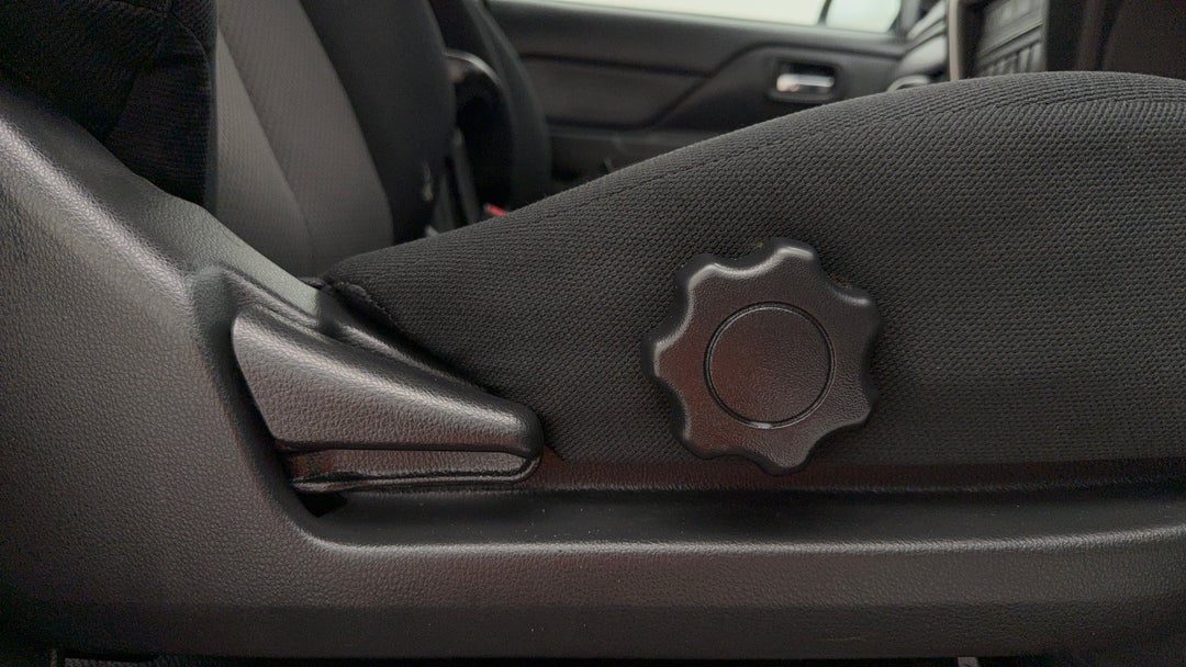 2021 Mitsubishi Triton Glx+ (4x4), Automatic, 106581 km, Drivers Side Adjustment Panel