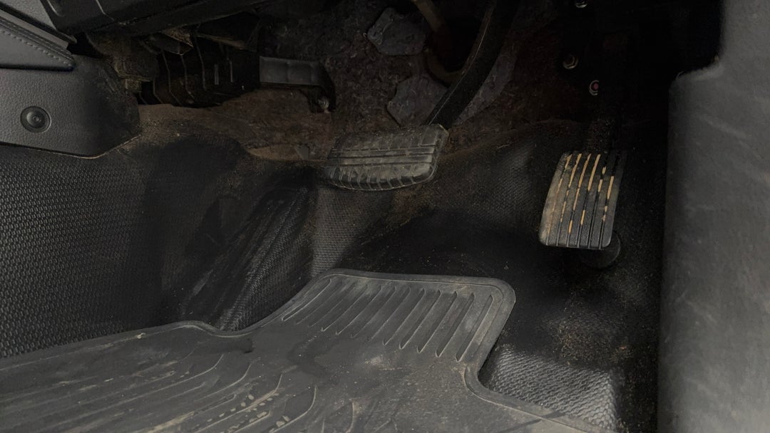 2021 Mitsubishi Triton Glx+ (4x4), Automatic, 106581 km, Pedals and Footmat