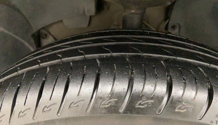 2018 Nissan Terrano XL O (D), Diesel, Manual, 96,253 km, Left Front Tyre Tread