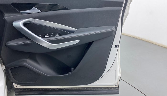 2019 MG HECTOR SHARP 1.5 DCT PETROL, Petrol, Automatic, 14,827 km, Driver Side Door Panels Control