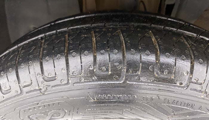 2019 Renault TRIBER RXZ, Petrol, Manual, 98,875 km, Left Front Tyre Tread
