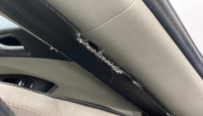 2019 Renault TRIBER RXZ, Petrol, Manual, 98,875 km, Front left seat (passenger seat) - Seat belt slightly torn