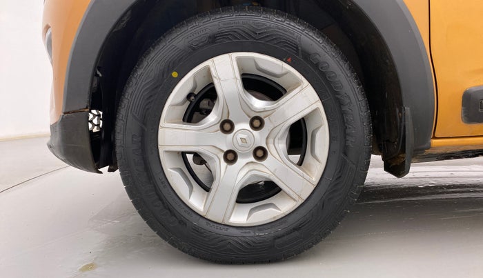 2019 Renault TRIBER RXZ, Petrol, Manual, 98,875 km, Left Front Wheel