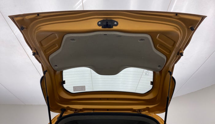 2019 Renault TRIBER RXZ, Petrol, Manual, 98,875 km, Boot Door Open