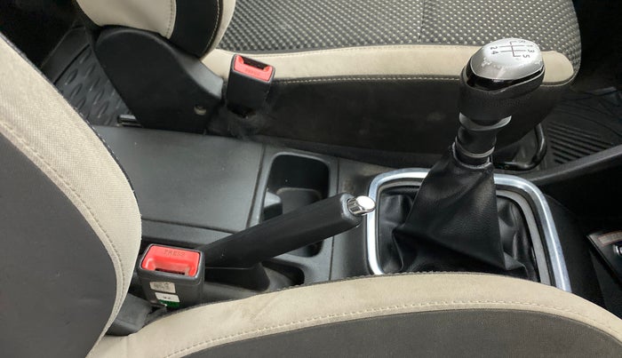 2019 Renault TRIBER RXZ, Petrol, Manual, 98,875 km, Gear Lever