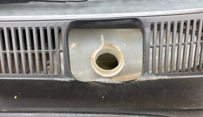 2019 Renault TRIBER RXZ, Petrol, Manual, 98,875 km, Front windshield - Wiper bottle cap missing