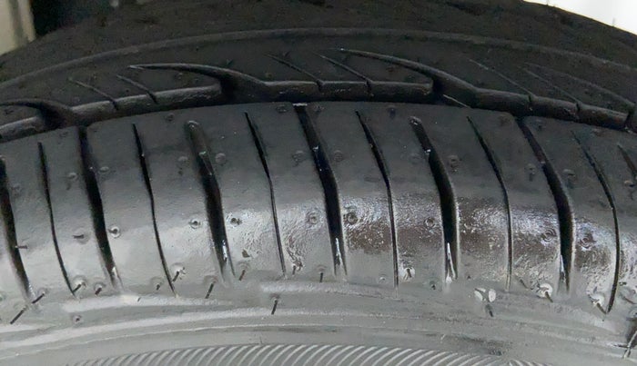 2016 Maruti Alto 800 LXI, Petrol, Manual, 32,189 km, Left Rear Tyre Tread