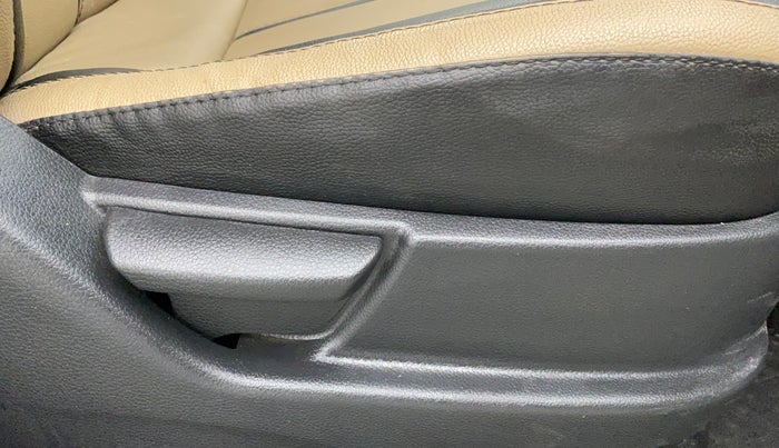 2015 Hyundai Eon MAGNA PLUS, Petrol, Manual, 14,927 km, Driver Side Adjustment Panel