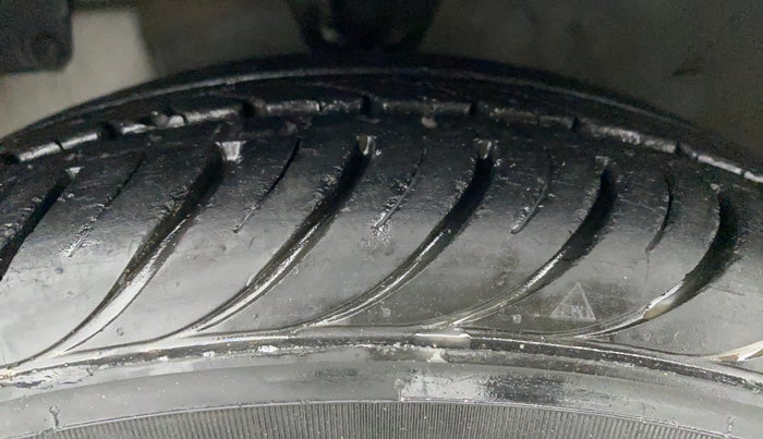 2015 Hyundai Eon MAGNA PLUS, Petrol, Manual, 14,927 km, Left Front Tyre Tread