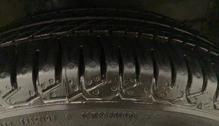2011 Maruti A Star VXI, Petrol, Manual, 51,977 km, Left Rear Tyre Tread
