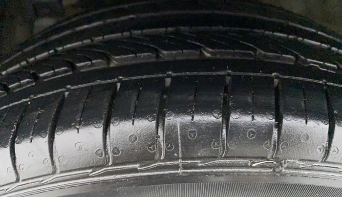 2019 Maruti Ciaz ALPHA 1.5 SHVS PETROL, CNG, Manual, 19,246 km, Left Front Tyre Tread
