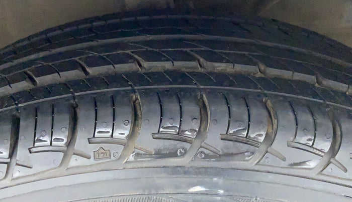 2016 Maruti Baleno DELTA PETROL 1.2, Petrol, Manual, 44,321 km, Right Front Tyre Tread