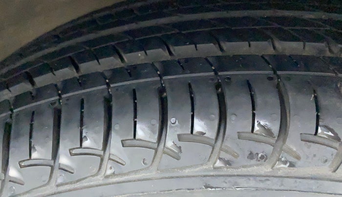 2016 Maruti Baleno DELTA PETROL 1.2, Petrol, Manual, 44,321 km, Right Rear Tyre Tread
