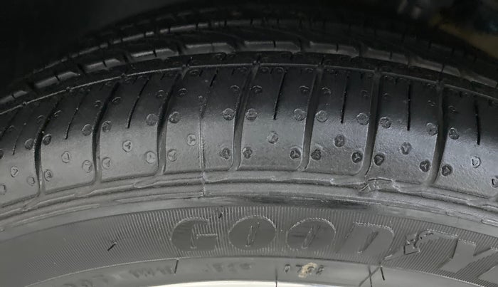2018 Hyundai Verna 1.6 CRDI SX, Diesel, Manual, 56,082 km, Left Front Tyre Tread