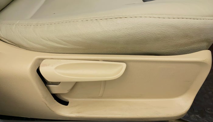 2015 Volkswagen Polo HIGHLINE1.2L, Petrol, Manual, 64,998 km, Driver Side Adjustment Panel