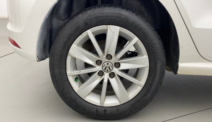 2015 Volkswagen Polo HIGHLINE1.2L, Petrol, Manual, 64,998 km, Right Rear Wheel