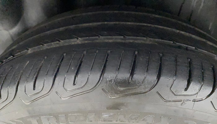 2015 Volkswagen Polo HIGHLINE1.2L, Petrol, Manual, 64,998 km, Right Rear Tyre Tread