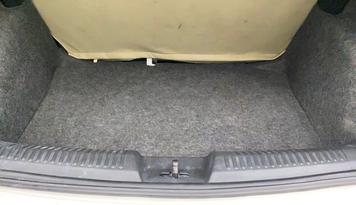 2015 Volkswagen Polo HIGHLINE1.2L, Petrol, Manual, 64,998 km, Boot Inside