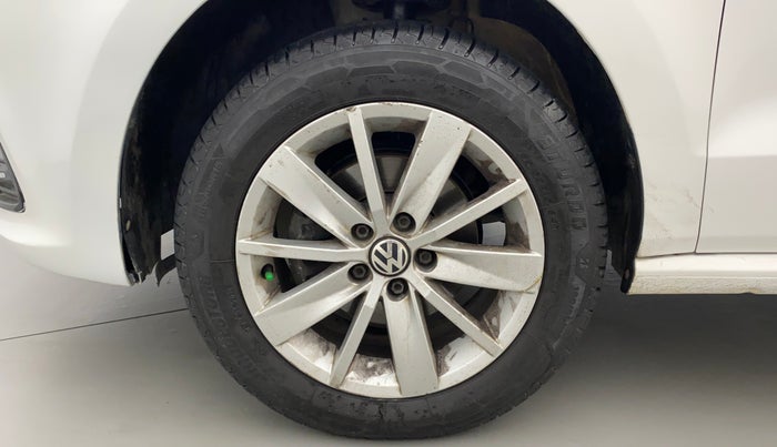 2015 Volkswagen Polo HIGHLINE1.2L, Petrol, Manual, 64,998 km, Left Front Wheel