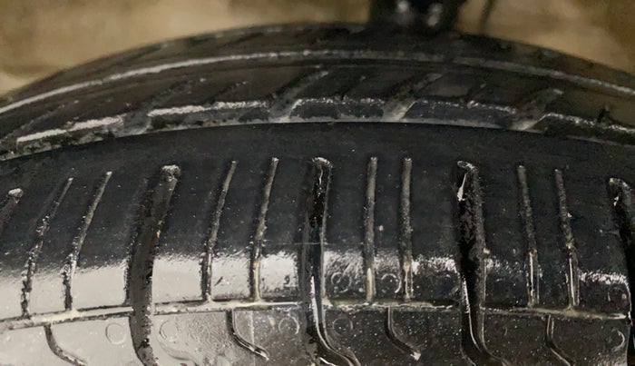 2015 Maruti Wagon R 1.0 LXI, Petrol, Manual, 86,239 km, Left Front Tyre Tread