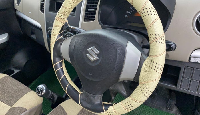 2015 Maruti Wagon R 1.0 LXI, Petrol, Manual, 86,239 km, Steering wheel - Steering cover is minor torn