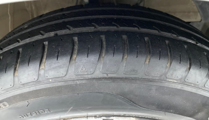 2019 Maruti Swift VXI D, Petrol, Manual, 34,574 km, Right Front Tyre Tread