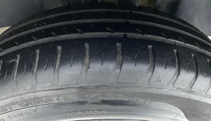 2019 Maruti Swift VXI D, Petrol, Manual, 34,574 km, Left Rear Tyre Tread