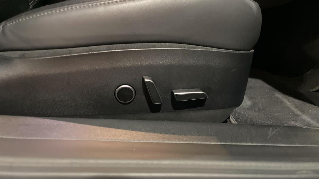 2023 Tesla Model 3 Long Range, Automatic, 38277 km, Drivers Side Adjustment Panel
