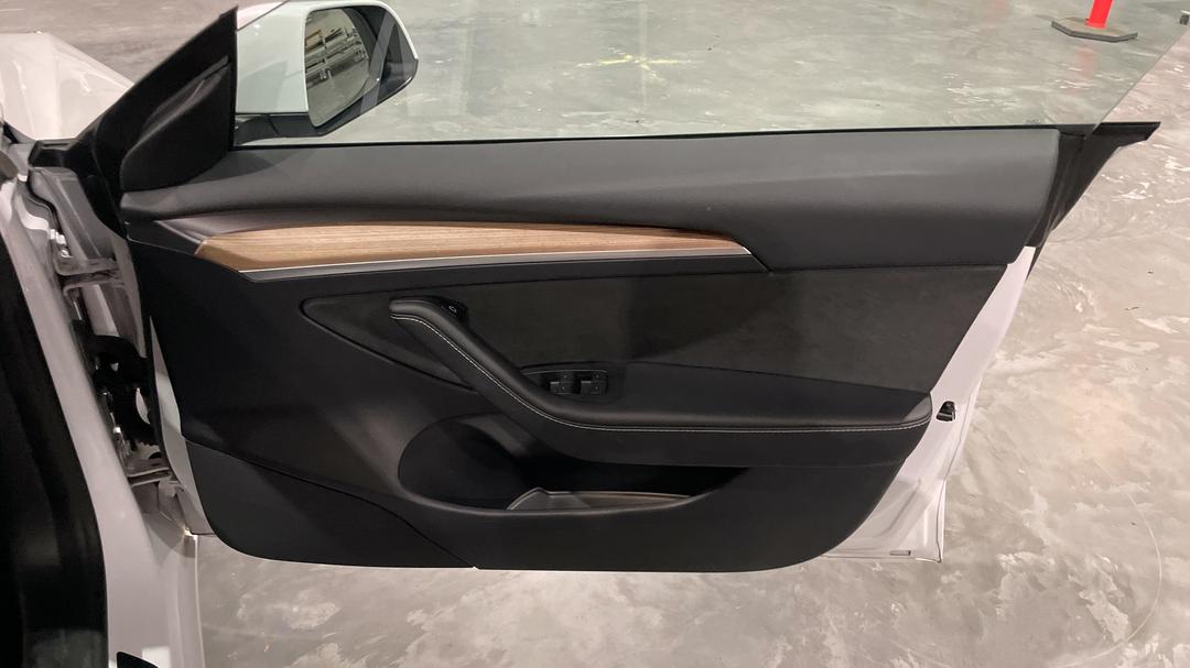 2023 Tesla Model 3 Long Range, Automatic, 38277 km, Speaker View