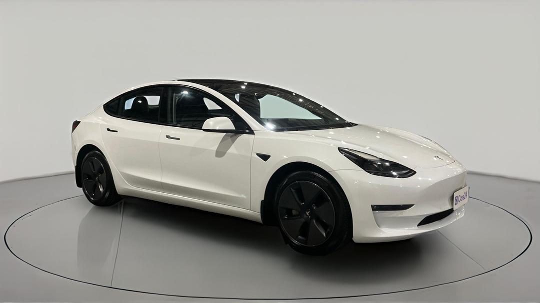 2023 Tesla Model 3 Long Range, Automatic, 38277 km, Right Front Diagonal (45- Degree) View
