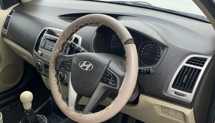2012 Hyundai i20 SPORTZ 1.2 VTVT, Petrol, Manual, 71,561 km, Steering wheel - Steering cover is minor torn