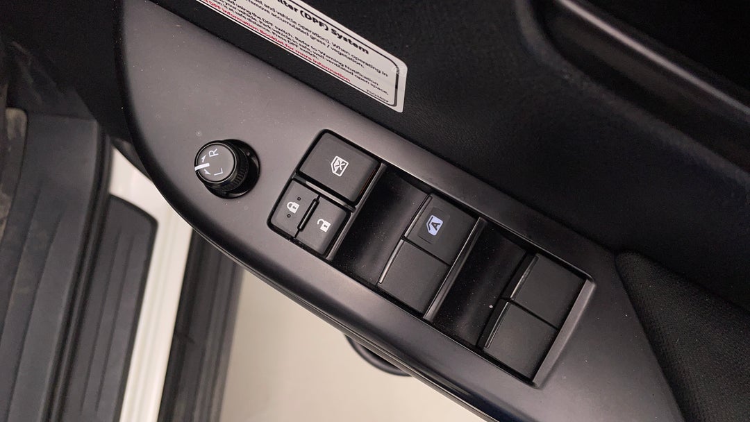 2021 Toyota Hilux Sr Hi-rider (4x2), Automatic, 57620 km, Drivers Side Door Panel Controls