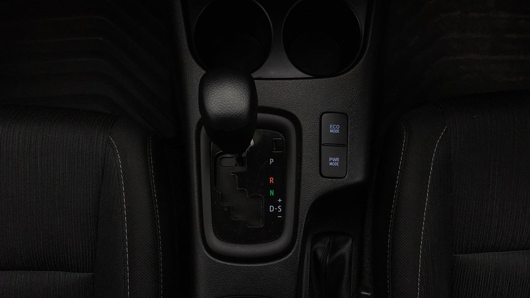 2021 Toyota Hilux Sr Hi-rider (4x2), Automatic, 57620 km, Gear Lever 