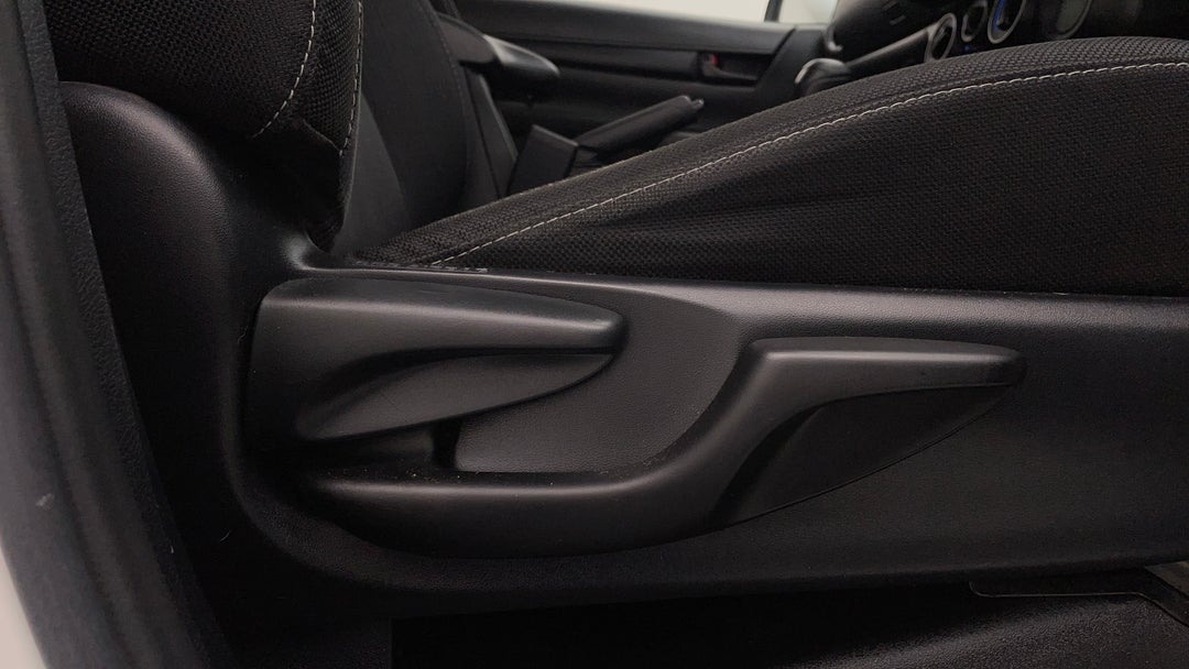 2021 Toyota Hilux Sr Hi-rider (4x2), Automatic, 57620 km, Drivers Side Adjustment Panel