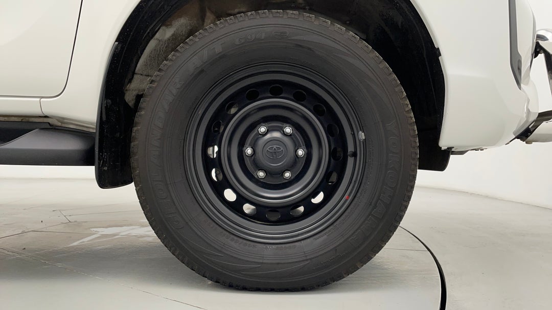 2021 Toyota Hilux Sr Hi-rider (4x2), Automatic, 57620 km, Right Front Wheel