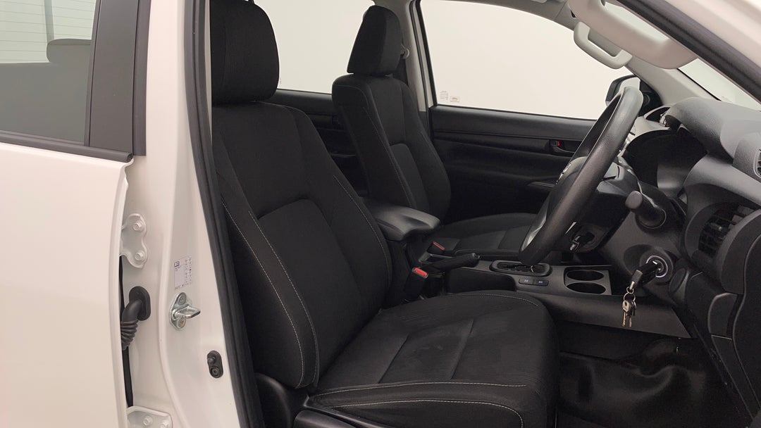 2021 Toyota Hilux Sr Hi-rider (4x2), Automatic, 57620 km, Right Side Front Door Cabin View