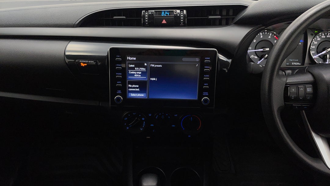 2021 Toyota Hilux Sr Hi-rider (4x2), Automatic, 57620 km, Center Console