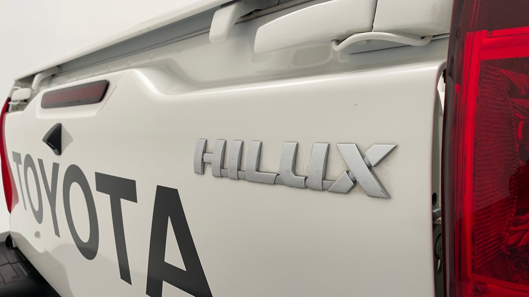 2021 Toyota Hilux Sr Hi-rider (4x2), Automatic, 57620 km, Badge (Boot Right Side)