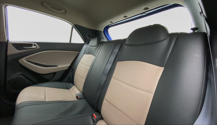 2016 Hyundai Elite i20 MAGNA 1.2, Petrol, Manual, 26,205 km, Right Side Rear Door Cabin