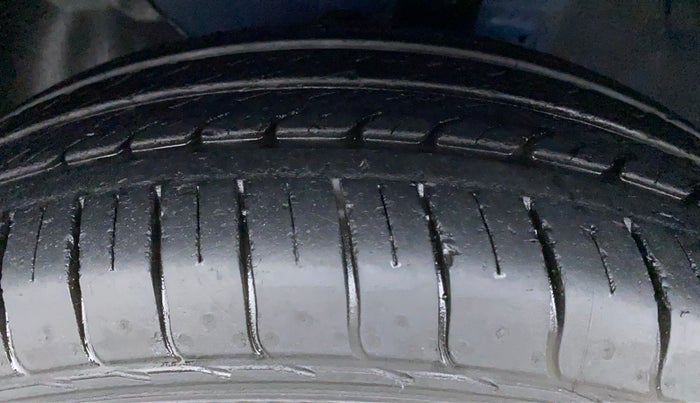 2016 Hyundai Elite i20 MAGNA 1.2, Petrol, Manual, 26,205 km, Left Front Tyre Tread